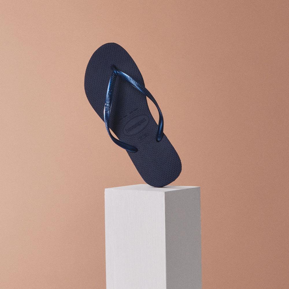 Chinelo Slim Azul Marinho Feminino: Clássico, Leve, Confortável e Versátil